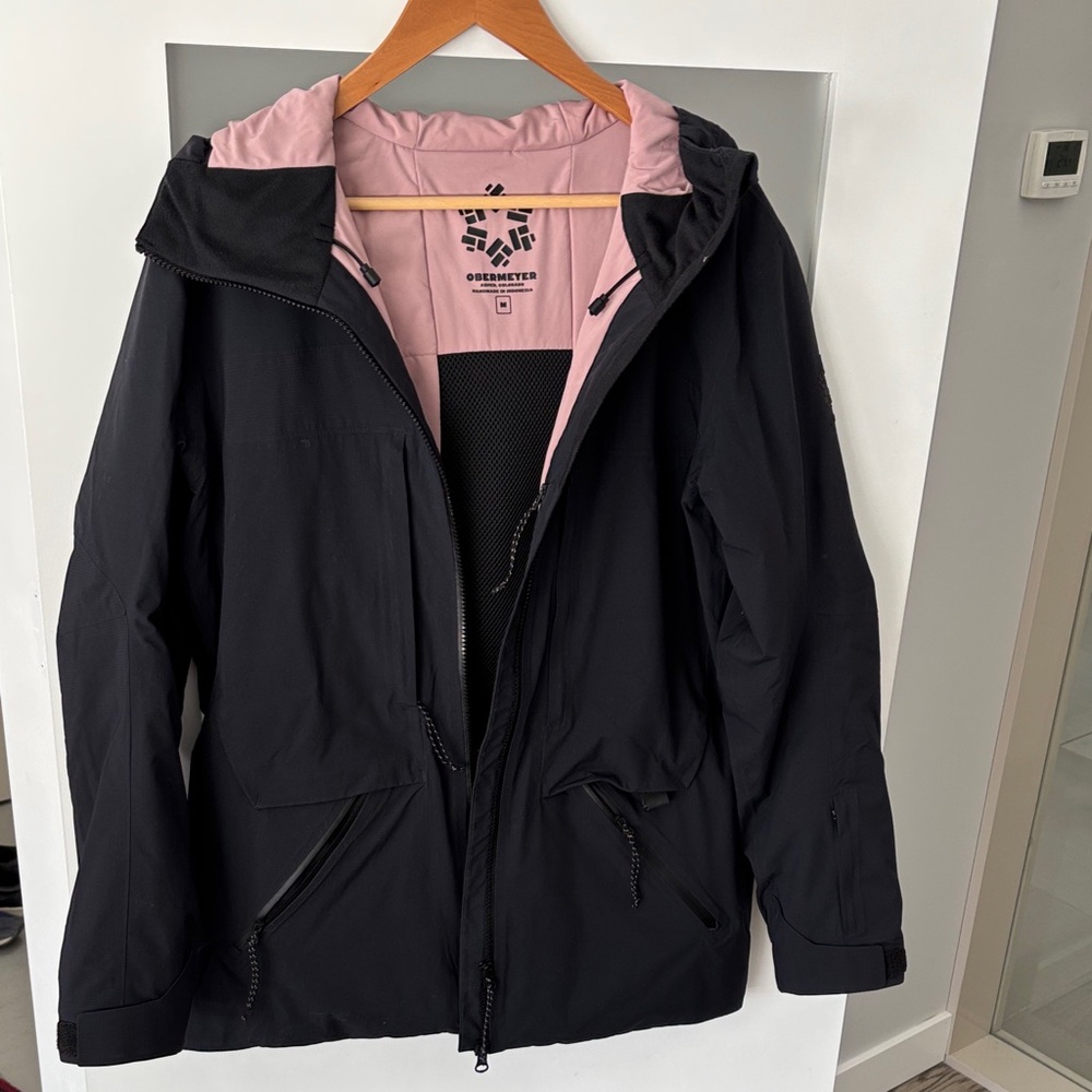 Obermeyer W Oberreute Black Jacket with Pink Lining